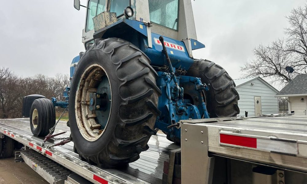 ford-tractor-hauling-professional-transport.jpg (1) (1)